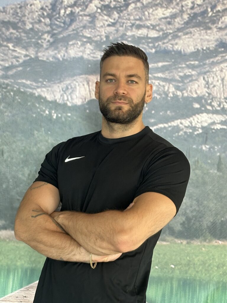 Photo d'un coach de votre salle de sport de remise en forme à Lambesc